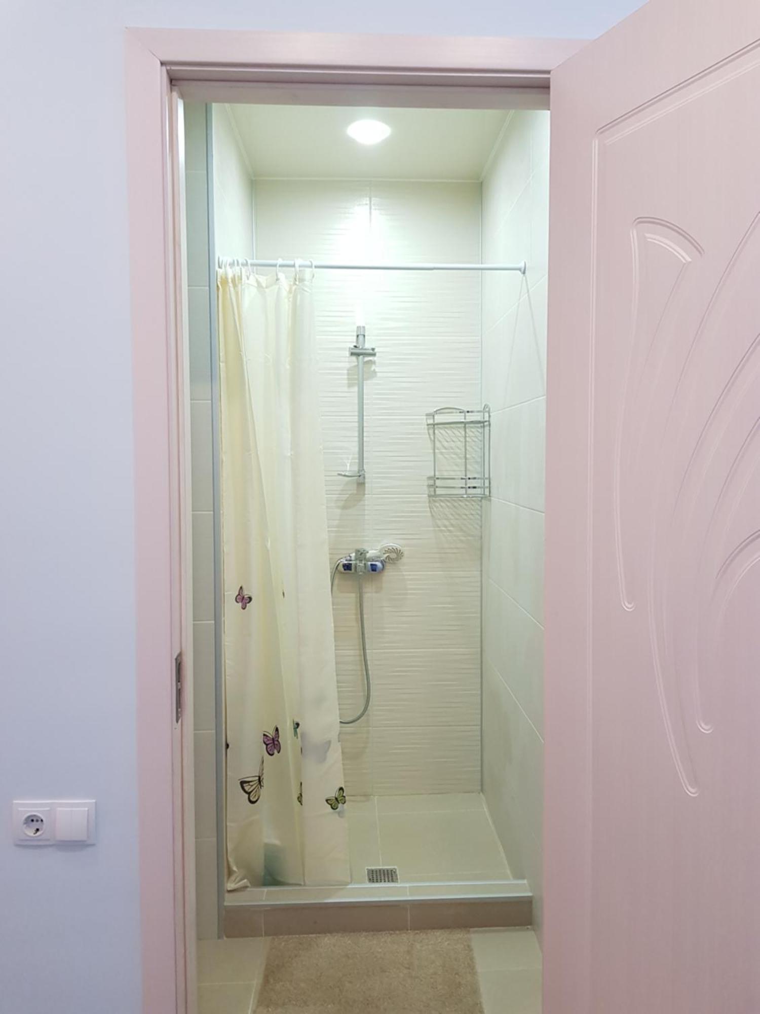 Lux Apartment 1 Makhinjauri Luaran gambar